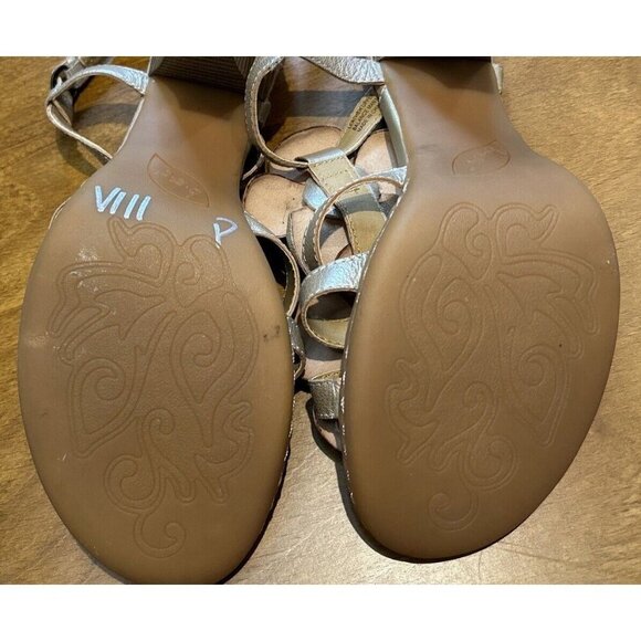 B.O.C Born Concepts Metallic Leather Champagne Flowers Block Heel Sandals Size 9 - Picture 4 of 13